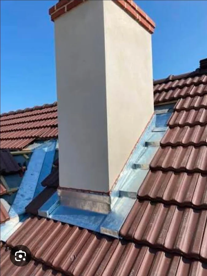 Souche de cheminée — Souche de cheminée enduite et solin zinc refait